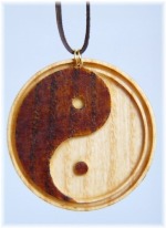 Symbol dřevo menší na krk jing-jang